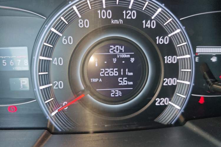 Used Honda Odyssey 2018 2.4L Luxury Edition Odometer Close Up