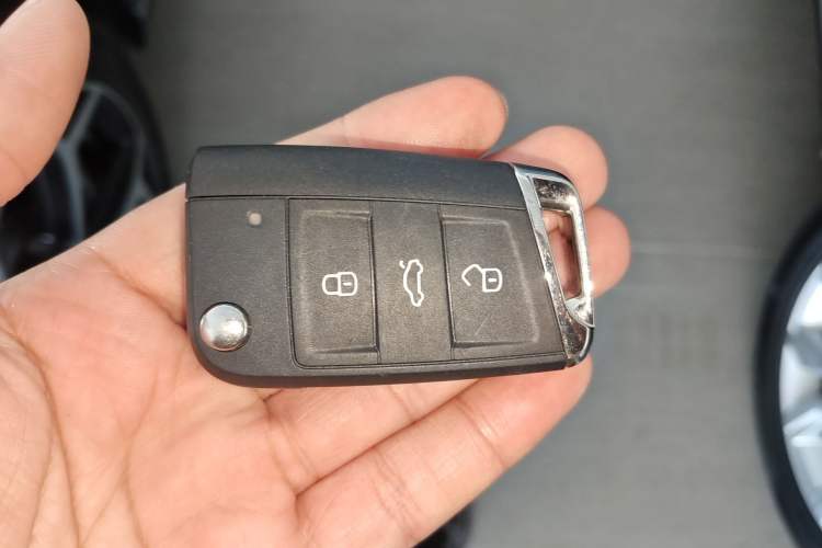 Used Volkswagen Magotan 2026 30 Million Vehicles Selected Model 380TSI DSG Luxury Edition Vehicle Key