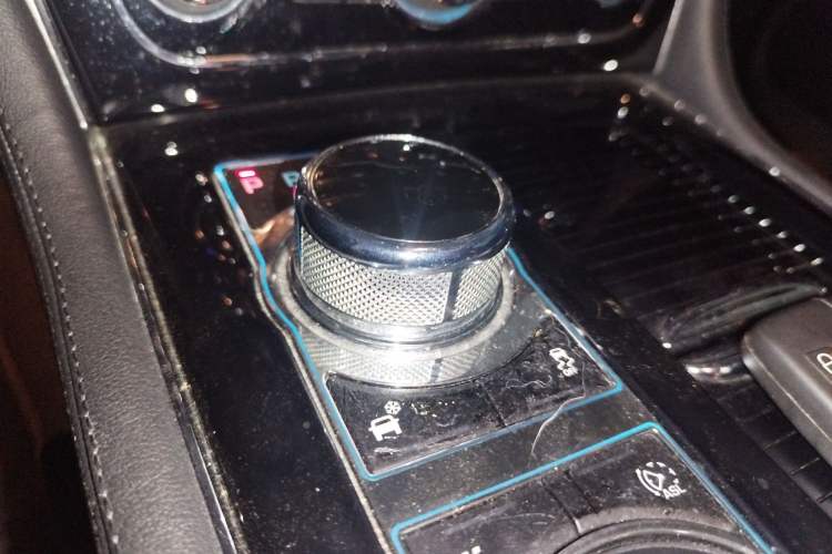 Used Jaguar XJ 2014 XJL 3.0 SC Two-Wheel-Drive Panoramic Business Edition Gear Lever