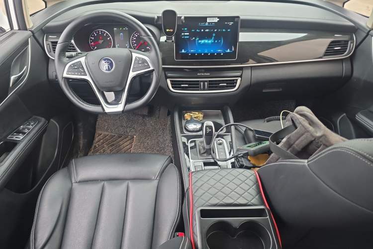 Used BYD Song MAX 2019 1.5T Automatic Smart Connect Ruiyi Sunroof Model 7 Seats China VI Standard Center Console