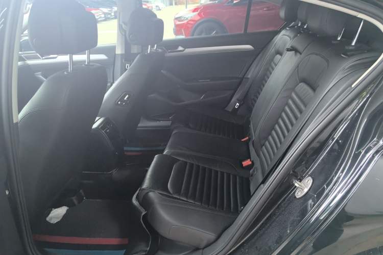 Used Volkswagen Magotan 2019 330TSI DSG Leading Model China VI Standard Left Rear Seat