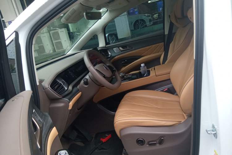 Used Denza D9 2022 DM-i 970 Four-Wheel Drive Flagship Model
