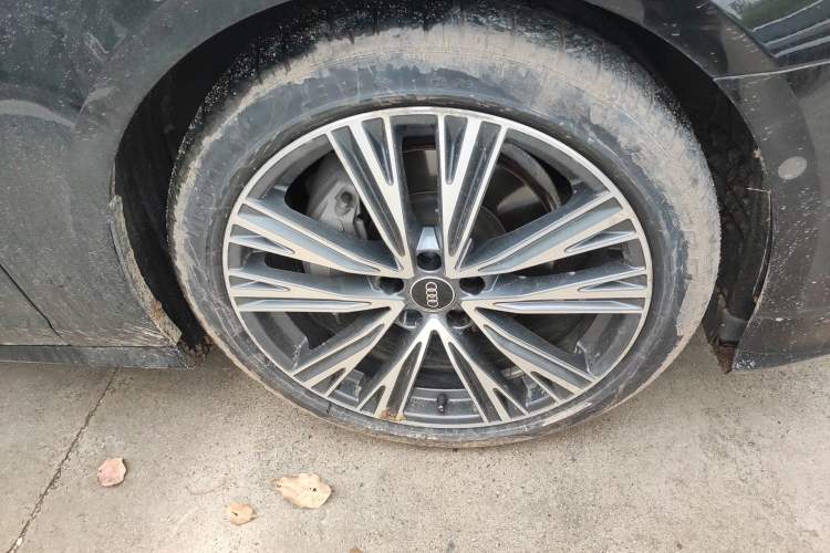 Used Audi A6L 2023 Revised Edition 45 TFSI quattro Prestige Dynamic Version Right Front Wheel Hub