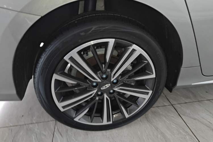 Used Chery Arrizo 8 2025 1.6T DCT Excellence Edition Right Rear Wheel Hub