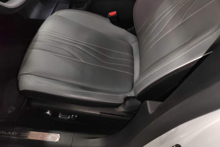 Used Geely Galaxy E8 2024 665 km Range Rear-Drive Starship Long-Range Version Left Front Seat