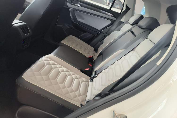 Used Volkswagen Tayron 2023 300TSI Two-Wheel-Drive Luxury Plus Advanced Edition
