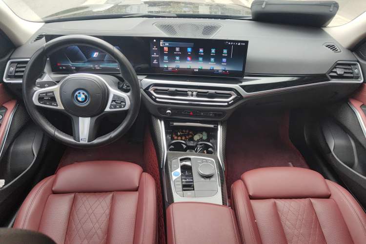 Used BMW i3 2022 eDrive 35 L Interior 2