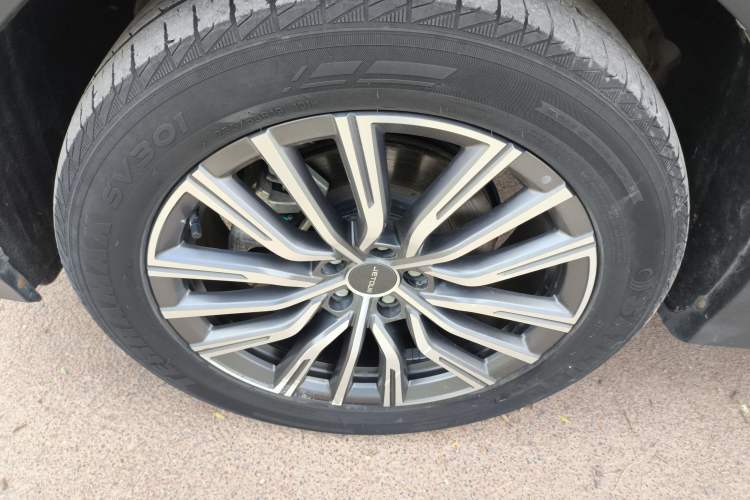 Used JETOUR X70 PLUS 2023 1.5T DCT Brave PLUS 5-Seater Exterior 4