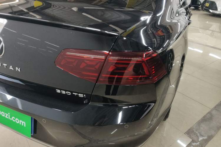 Used Volkswagen Magotan 2023 2 Million Units Commemorative Edition 330TSI DSG Luxury Version Right Rear Taillight