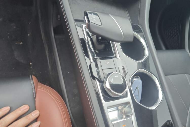 Used CHANGAN Eado 2022 PLUS Blue Whale NE 1.4T GDI DCT Flagship Edition Gear Lever