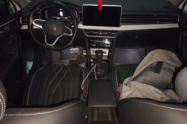 Used Volkswagen Tiguan L 2024 330TSI Automatic Two-Wheel Drive R-Line Enhanced Edition Center Console