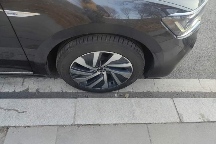 Used Volkswagen Passat New Energy 2022 430 PHEV Hybrid Elite Edition Right Front Wheel Hub