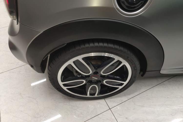 Used MINI 2017 2.0T COOPER S for Car Enthusiasts Right Rear Wheel Hub