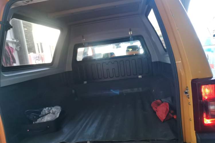 Used JMC Yuhu EV 2022 4x2 LX JX6510PA5BEV
