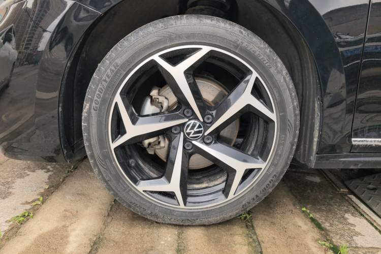 Used Volkswagen Passat 2023 Revised 330TSI Starry Elite Edition Left Front Wheel Hub