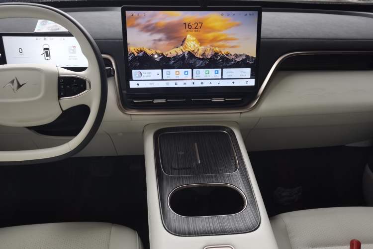 Used Dongfeng eπ eπ008 2024 636Max All-Electric Version 6 Seats Audio And AC Panel