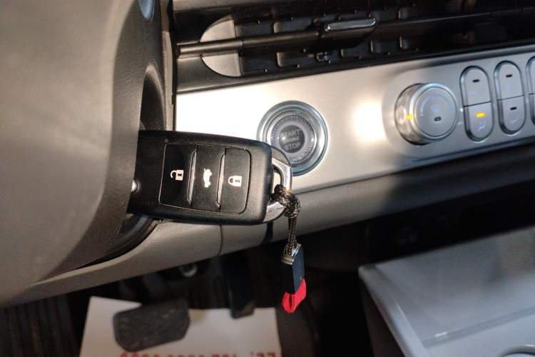 Used CHANGAN NEVO Lumin 2024 205km Orange Wind Edition
