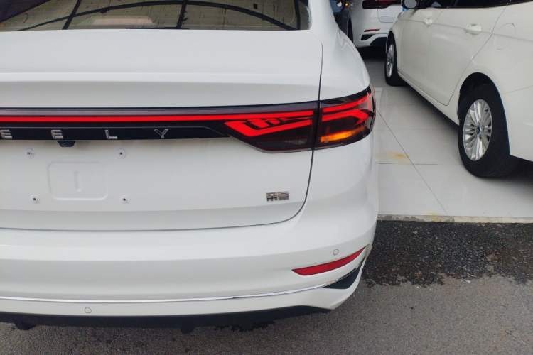 Used Geely Auto Emgrand 2022 4th Generation 1.5L CVT Flagship Model
