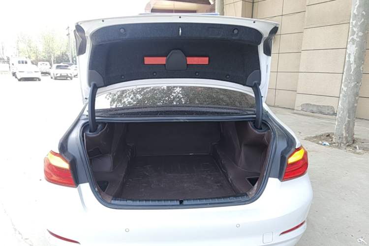 Used BMW 5 Series 2018 528Li Launch Special Edition Trunk