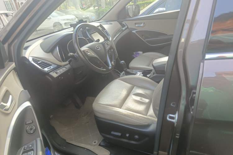 Used Hyundai Santa Fe Classic 2013 Facelift 3.0L 4x4 Comfort Edition with Navigation Euro IV compliant Left Front Seat