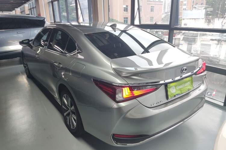 Used Lexus ES 2018 300h Premier Edition China VI Standard
