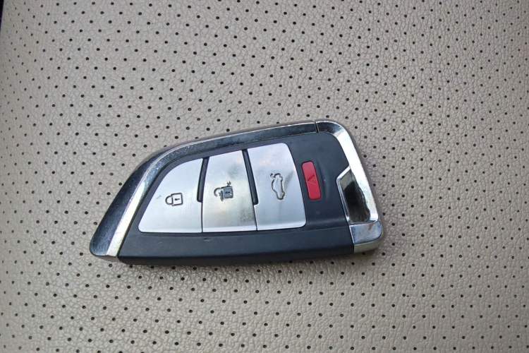 Used Hyundai Verna (older generation) 2014 1.4L Automatic Leading-Edge GLX Vehicle Key