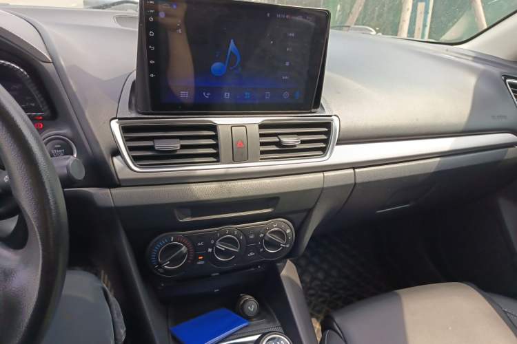 Used Mazda 3 Axela 2016 Sedan 1.5L Manual Comfort Model
