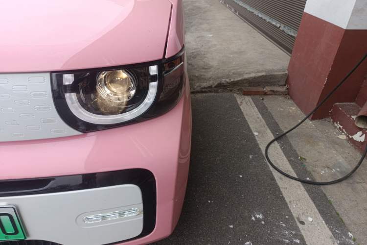 Used Chery QQ Ice Cream 2022 170km Sundae Phosphate Lithium-Ion