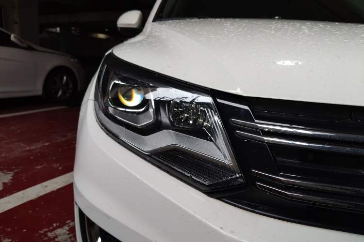 Used Volkswagen Tiguan 2017 300TSI Automatic Two-Wheel Drive Silk Road Comfort Edition Right Front Headlight