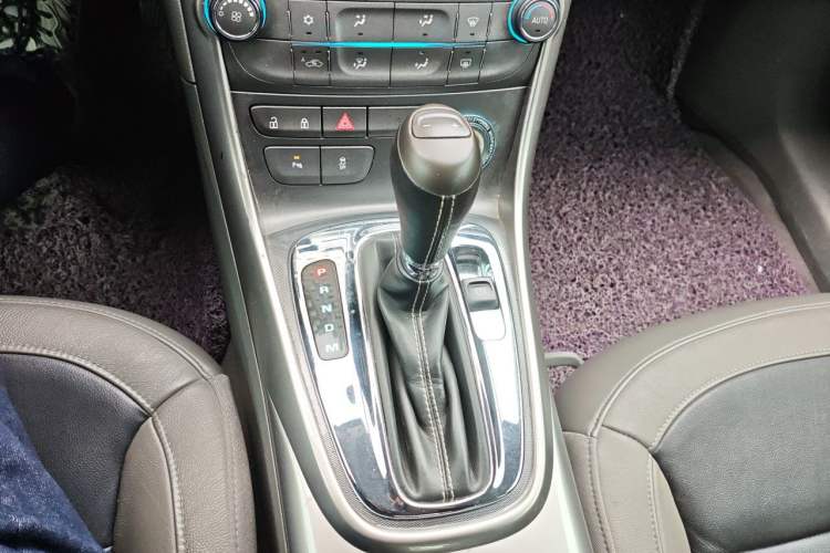 Used Chevrolet Malibu 2014 2.4L Automatic Luxury Edition Gear Lever