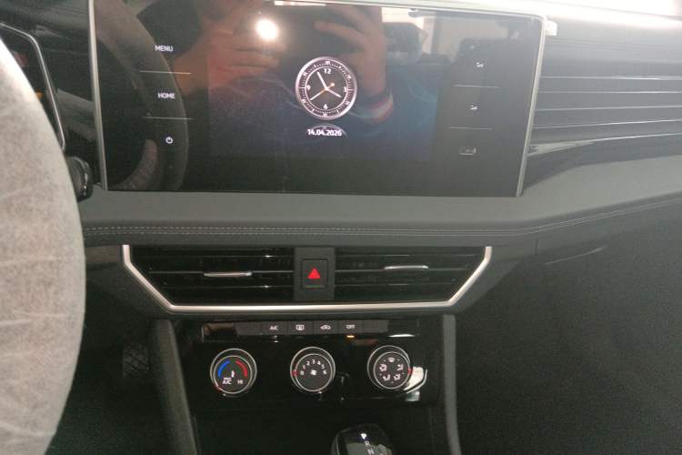 Used Volkswagen Sagitar 2025 Facelift 200TSI DSG Flyover Edition Audio And AC Panel