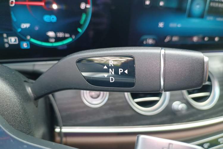 Used Mercedes-Benz E-Class New Energy 2022 Second Facelift E 350 e L Plug-in Hybrid Sports Sedan Gear Lever