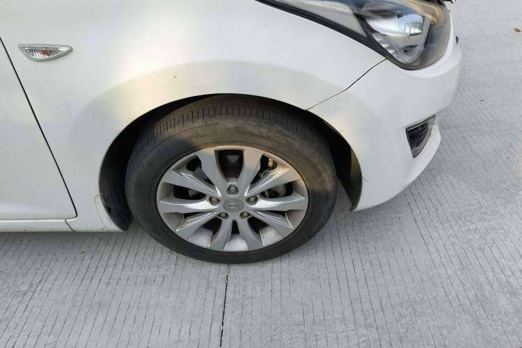 Used Hyundai Elantra (5th Generation / Langdong) 2016 1.6L Automatic Smart Version