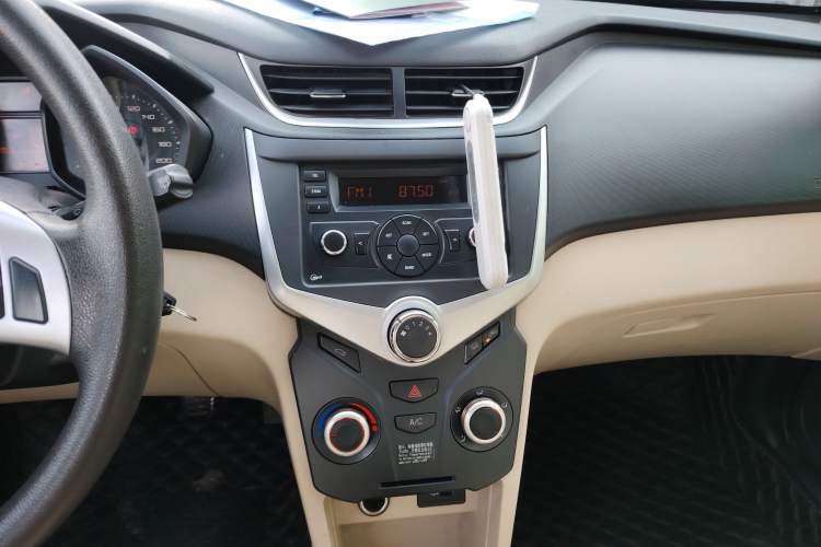 Used Chery Fengyun 2 2013 Hatchback 1.5L Manual Kuaiyi Edition