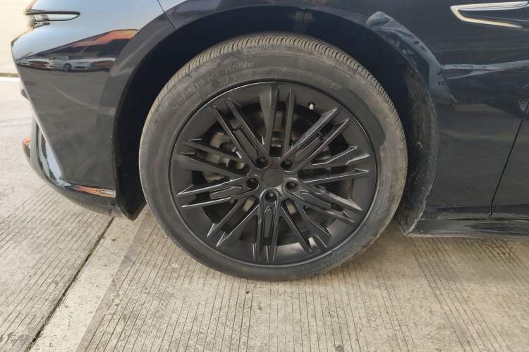 Used NETA S 2023 Pure Electric 520km Rear-Drive Lite Version Left Front Wheel Hub