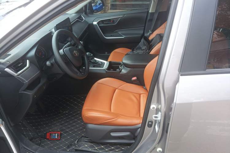 Used Toyota Wildlander 2023 2.0L CVT Two-Wheel Drive Leading Edition Left Front Seat