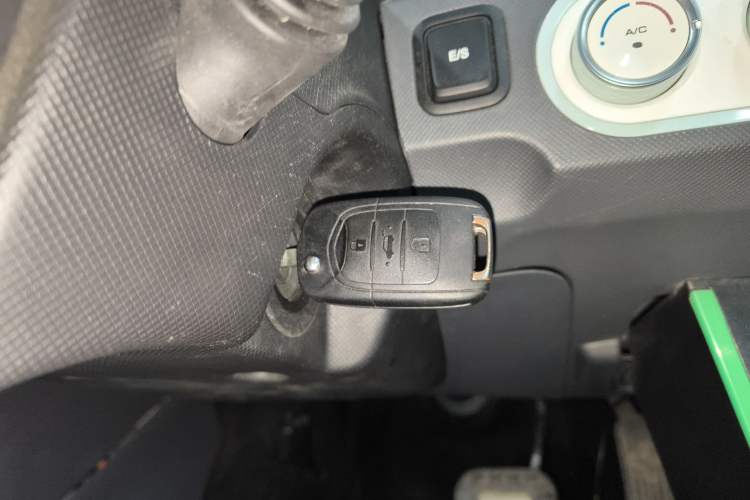 Used Wuling Hongguang MINIEV 2021 Macaron Fashion Model Lithium Iron Phosphate Interior 1