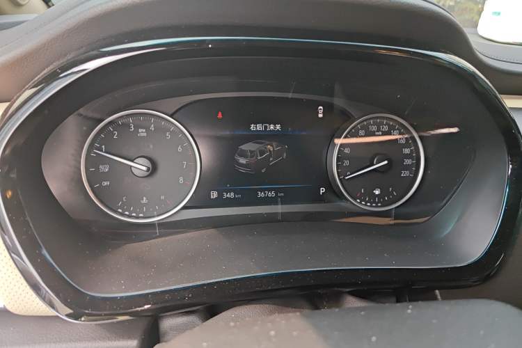 Used Buick GL8 2023 Land Executive Class 652T Luxury Model
