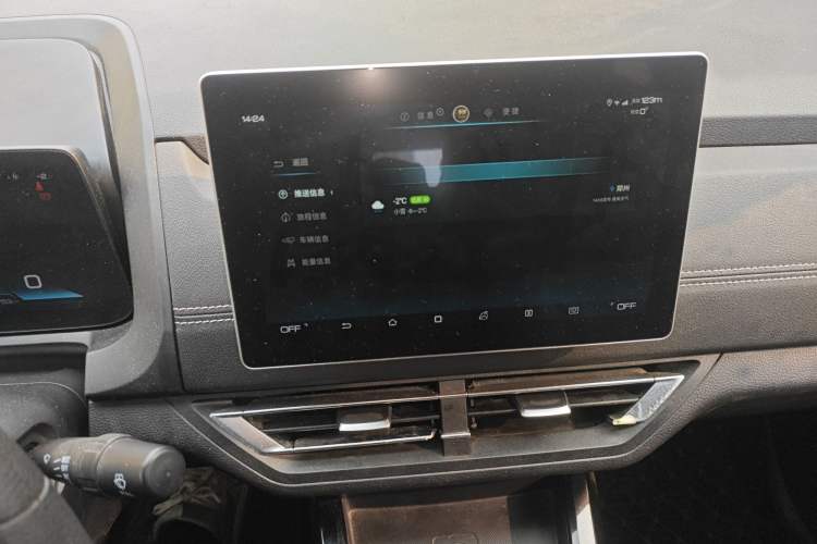 Used BYD Yuan New Energy 2019 EV535 Smart Connect Trendsetting Model Audio And AC Panel