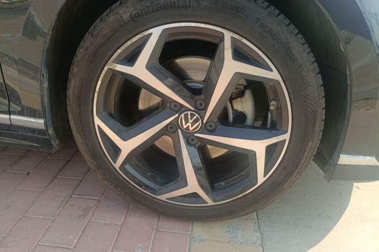 Used Volkswagen Magotan 2023 2 Million Units Limited Edition 330TSI DSG Leading Version Right Front Wheel Hub