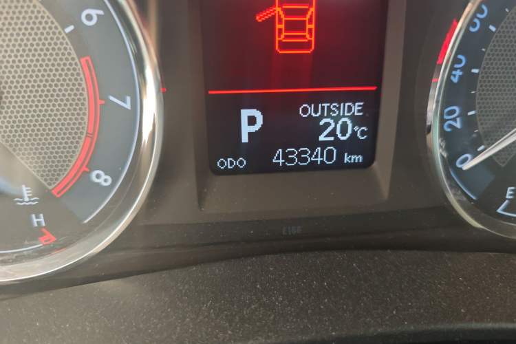 Used Toyota Corolla 2014 1.6L CVT GL-i Odometer Close Up