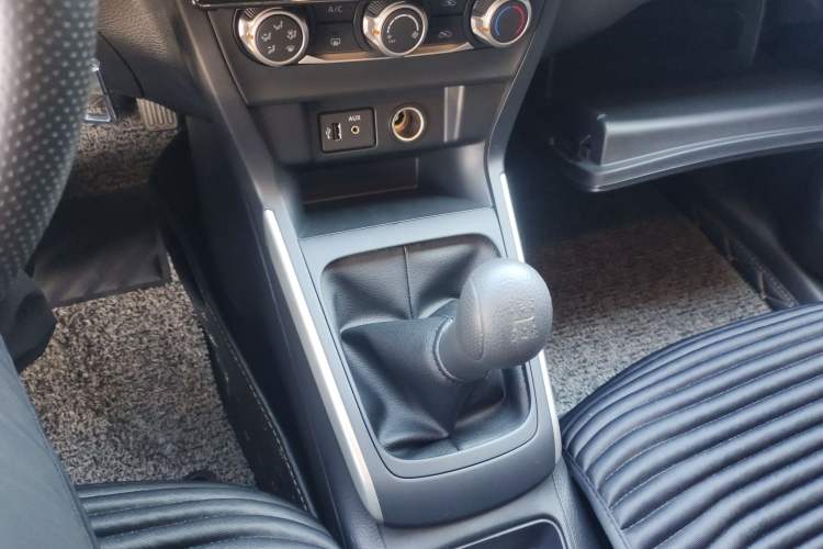 Used Nissan Sylphy 2019 Classic 1.6XE Manual Comfort Edition Gear Lever