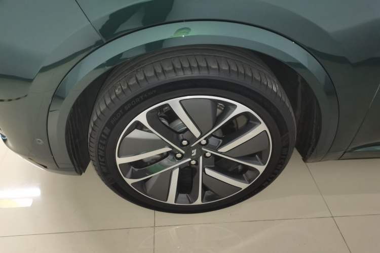 Used Li Auto L9 2024 Ultra Model Exterior 4