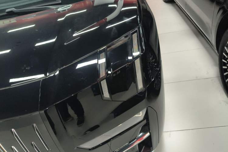 Used Zeekr 009 2024 7-Seater Walk-Through Version Four-Wheel Drive 108 kWh
