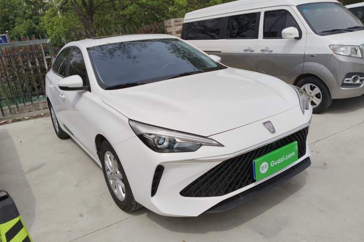 Used Roewe i5 2023 1.5L CVT Luxury Edition Front Right 45 Deg