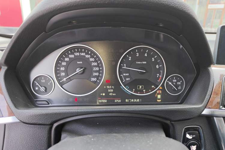 Used BMW 3 Series 2013 320Li Luxury Design Package
