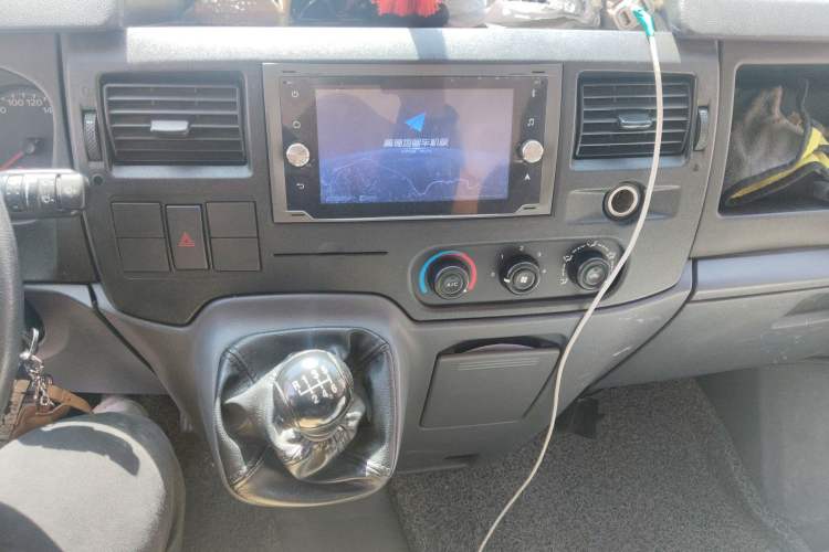 Used Ford Transit Custom 2016 2.2T Short-Wheelbase 6-Seater Mid-Roof Multi-Purpose Vehicle Audio And AC Panel