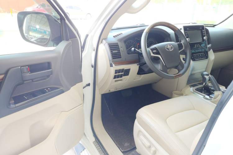 Used Toyota Land Cruiser 2017 4.0 GX-R Dual Fuel Dual Differential – Middle East
