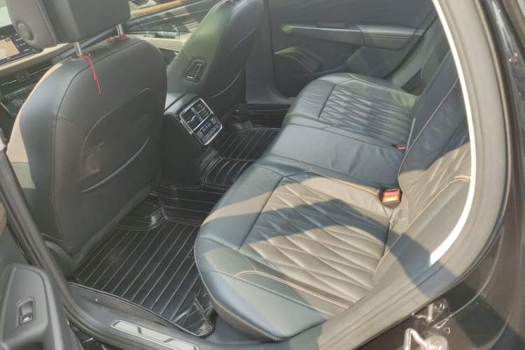 Used Volkswagen Passat 2019 330TSI Luxury Edition China VI Standard Left Rear Seat