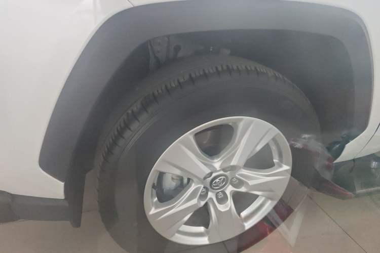 Used Toyota RAV4 2024 2.0L CVT Two-Wheel Drive Urban Edition Left Front Wheel Hub